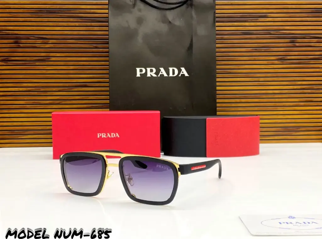 PRADA 685