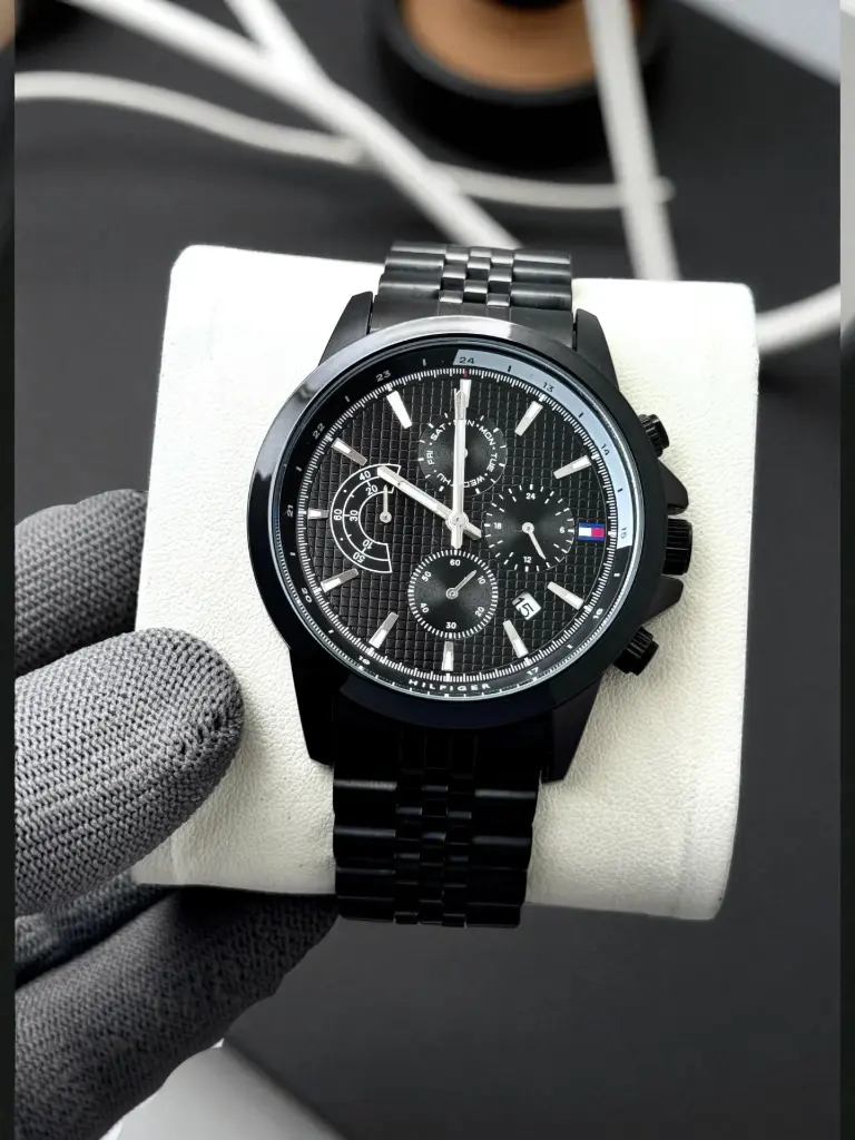 TOMMY HILFIGER  (BLACK)